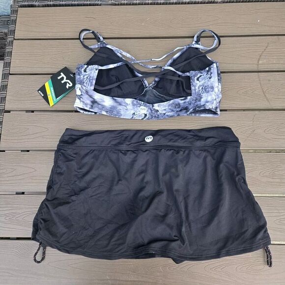 TYR Womens Veranda Rose Grey Floral  Brook Top & Black Skort 2 Piece SZ XL New - Picture 2 of 3